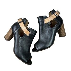 Clarks Peep-toe Ankle Boots  Women's Size 8.5  Black Leather w Brown Strap